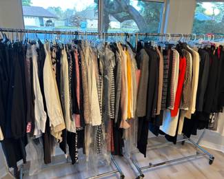 Ladies designer clothes size 0-4
Name brands $12 each piece