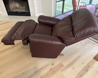Brown LazyBoy Rocker/Recliner                37"w 31"D 41"T slight wear on back.