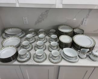 Noritake Princeton #6911.   89 pieces.        Service for 8 plus.  $450.00