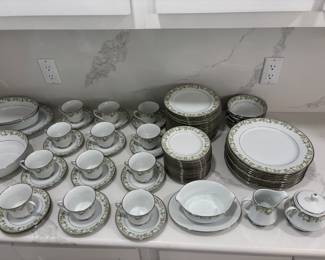 Noritake Princeton #6911.   89 pieces.        Service for 8 plus.  $450.00