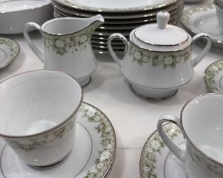 Noritake Princeton #6911.   89 pieces.        Service for 8 plus.  $450.00