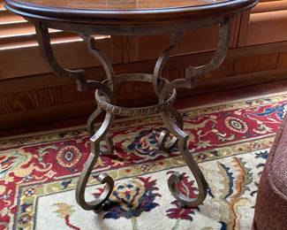 Nice lamp table...sitting on one of the room size rugs we have available.