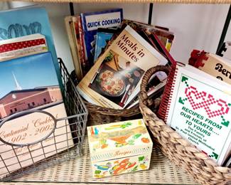 Area cookbooks. Savannah and Country Club, MO