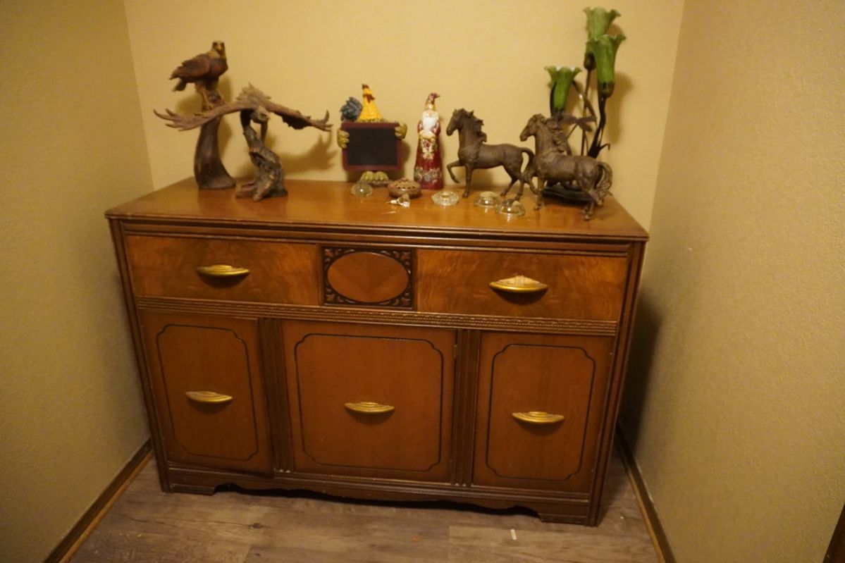 Buffet, lamp. horses, eagles, chicken