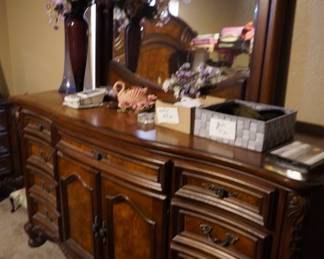 Triple dresser