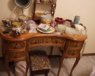 kidney shaped vanity