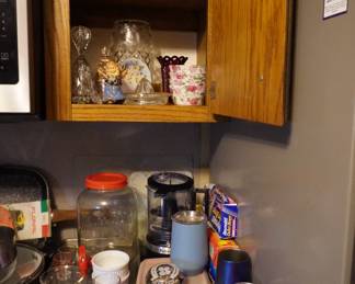 Tupperware, kitchen tools