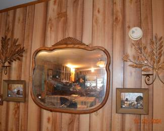 Antique oak mirror
Decor