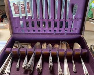 Rodgers Bros 'Eternally Yours' silverplate flatware with chest