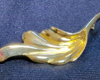 18K Gold Leaf Pin/Brooch, 3" x 1.25"