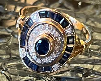 Vintage style 14 karat sapphire fashion ring.