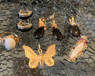 Various gold pieces !