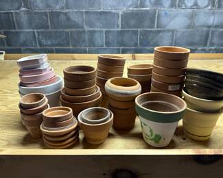 Clay pots 