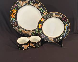 Lynn Chase, "Jaguar Jungle". Includes (2) 8 1/4" plates, (1) 10 7/8" plate, (2) chargers, (2) 6.5" plates, (2) cups only.