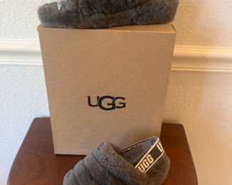 Women's UGG Fluff Yeah Slides, size 6