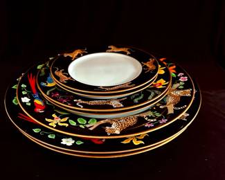 Lynn Chase, "Jaguar Jungle". Includes (2) 8 1/4" plates, (1) 10 7/8" plate, (2) chargers, (2) 6.5" plates, (2) cups only.