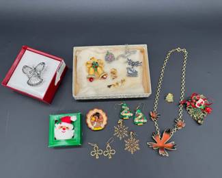 Vintage Holiday Fashion & Costume Jewelry - Christmas Weiss Brooch