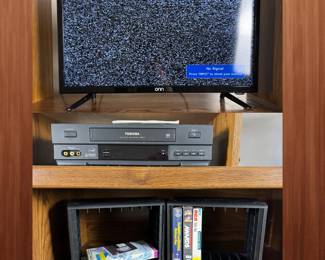 ONN 24" LED HDTV + Toshiba W515 VCR
