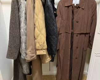 Women's Vintage Winter Coats - London Fog. Colebrook Leather. 100% Wool Trench Coats