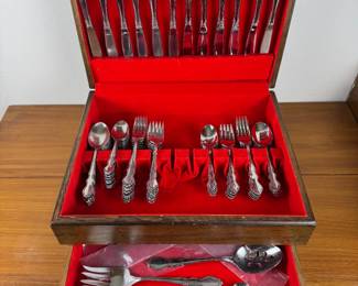 Vintage Oneida "Dover" Flatware Set - Only missing 1 Tablespoon