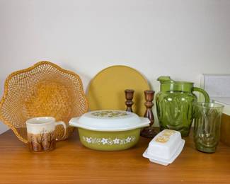 Retro Kitsch Kitchen: PYREX Spring Blossom & Butterfly Gold - Anchor Hocking Colonial Tulip