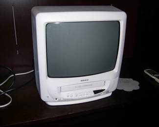 13" TV/VCR Combo - Perfect for gaming