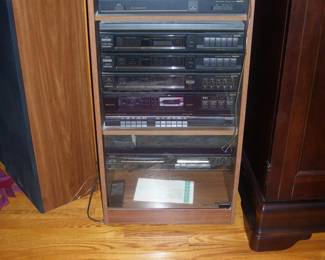Vintage Stereo System with Speakers