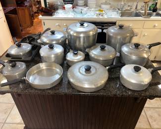 13 pieces of U.S.A Magnalite Cookware