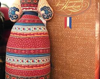 Vintage 1980 Avon American Heirloom Doll Pin Cushion Porcelain Head + Stand+ Box