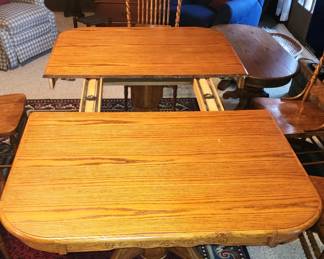 Showing the way the table expands with 2 extra leaves for the middle. 