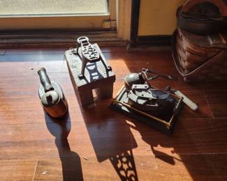 Metal shoe implements 