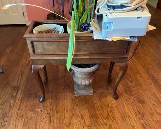 Living room - stand alone planter 