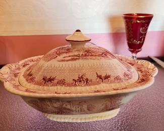 Casserole dish with lid 