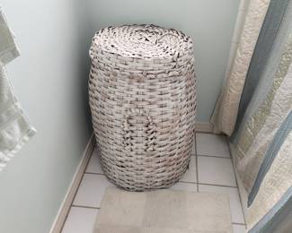 Wicker clothes hamper
