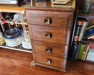 4 drawer small cabinet 
