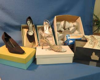 Lot 266. Gently used women's dress shoes. Most look like size 7 1/2