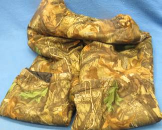 Lot 377. Camo insulated pants size Large and long sleeve