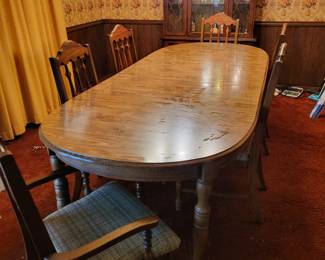 Nice long table with 6 chairs