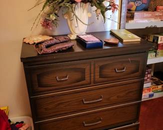 Short stack dresser