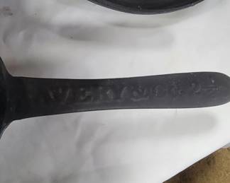 Savery & co cast iron 3 leg pan