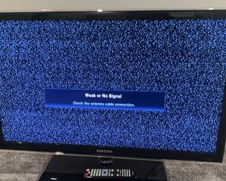 Samsung 40-Inch TV With Remote