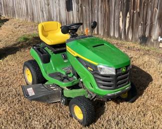John Deere S100 Riding Lawnmower