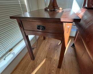 Stickley Rectangular end table 26" D x 20'W x 26.5"H Mission Collection - Oak #54 Aurora