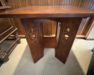 Stickley Argyle street end table 24"SQ x 26"H            Mission Collection  Oak #32 Onodaga