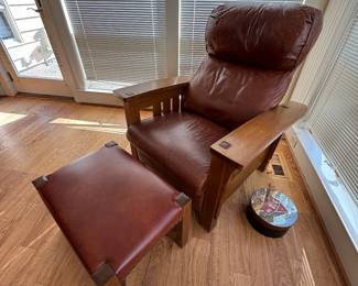 Stickley Bow Arm Morris Bustle Back recliner - manual Eastwood footstool - Oak #54 Aurora     