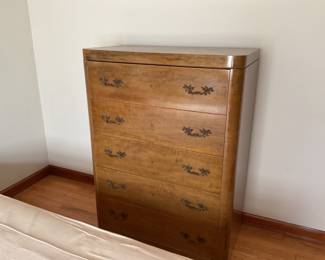 Vintage 5 drawer chest.