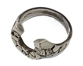 Sterling Silver Horseshoe Ring

Hallmark Sterling

Sz 10

Weight: 5.8&nbsp; grams

Buyer is responsible to pay for Shipping and Ins (See Shipping Details)

Estimated Melt Value: $ 4.82&nbsp; as of ( 01/07/2025)