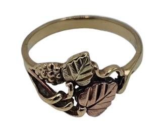 10k Black Hills Gold Leaf Ring

Sz 7

Weight 2.37 grams

Hallmark CCO

Estimated Melt Value: $83.81 as of (1/5/25)

Buyer is responsible to pay for Shipping and Ins (See Shipping Details)