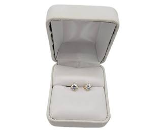 14k Earrings Weight 0.76 grams (with stones) Estimated Melt Value: $37.84 as of (1/2/25) (with stones) Buyer is responsible to pay for Shipping (See Shipping Details)
Condition: Diamonds not GSA certified
