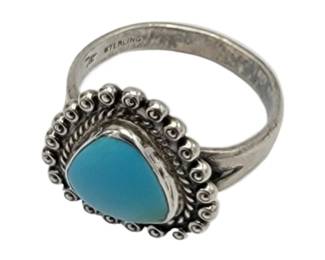 Round Triangle Sterling Turqiouse Ring

Hallmarked

Sz 8

Weight: 4.44&nbsp;&nbsp;

Estimated Melt Value: $ 3.69&nbsp; as of (01/07/2025)

Buyer is responsible to pay for Shipping and Ins (See Shipping Details)